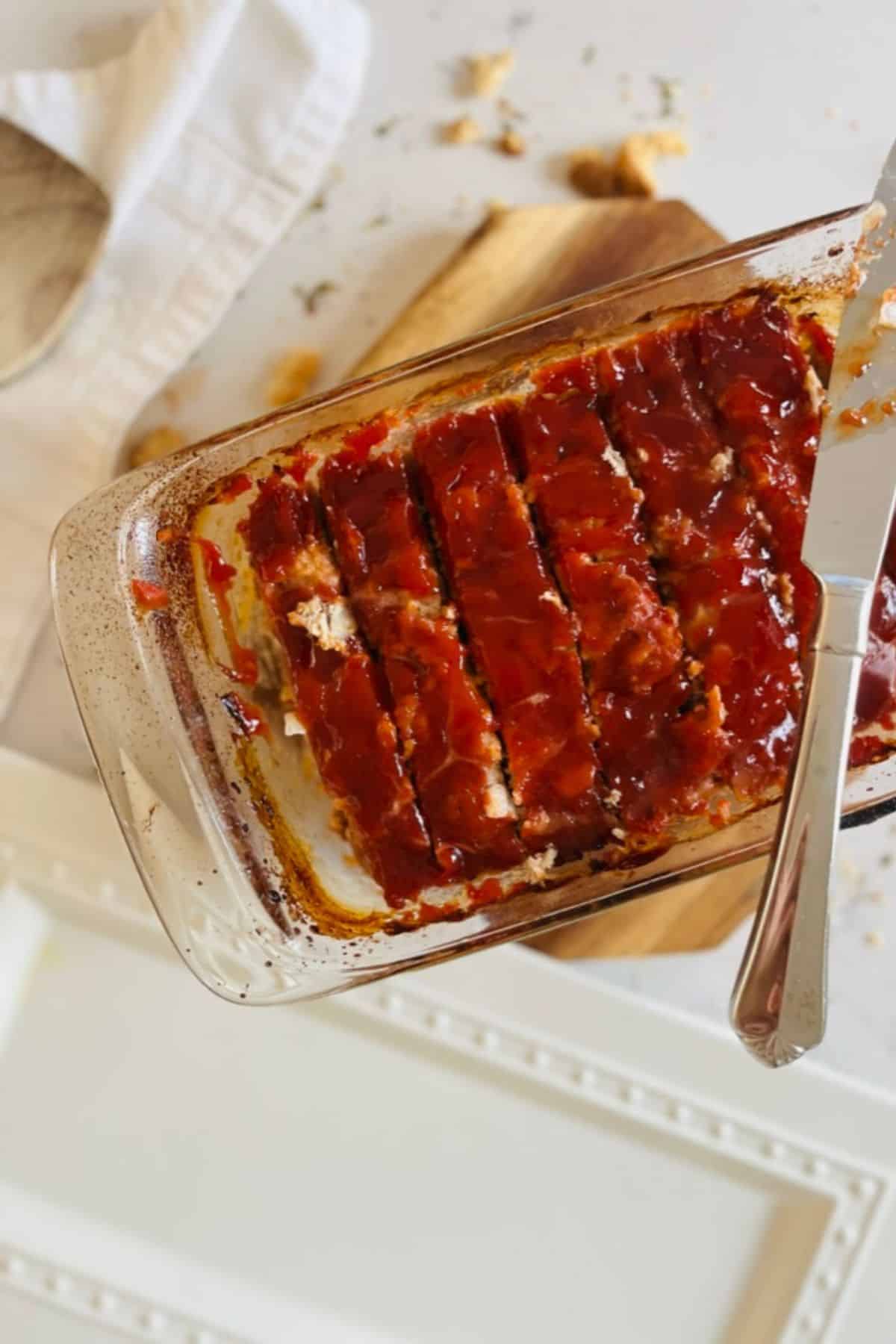 gluten-free-turkey-meatloaf-slicing