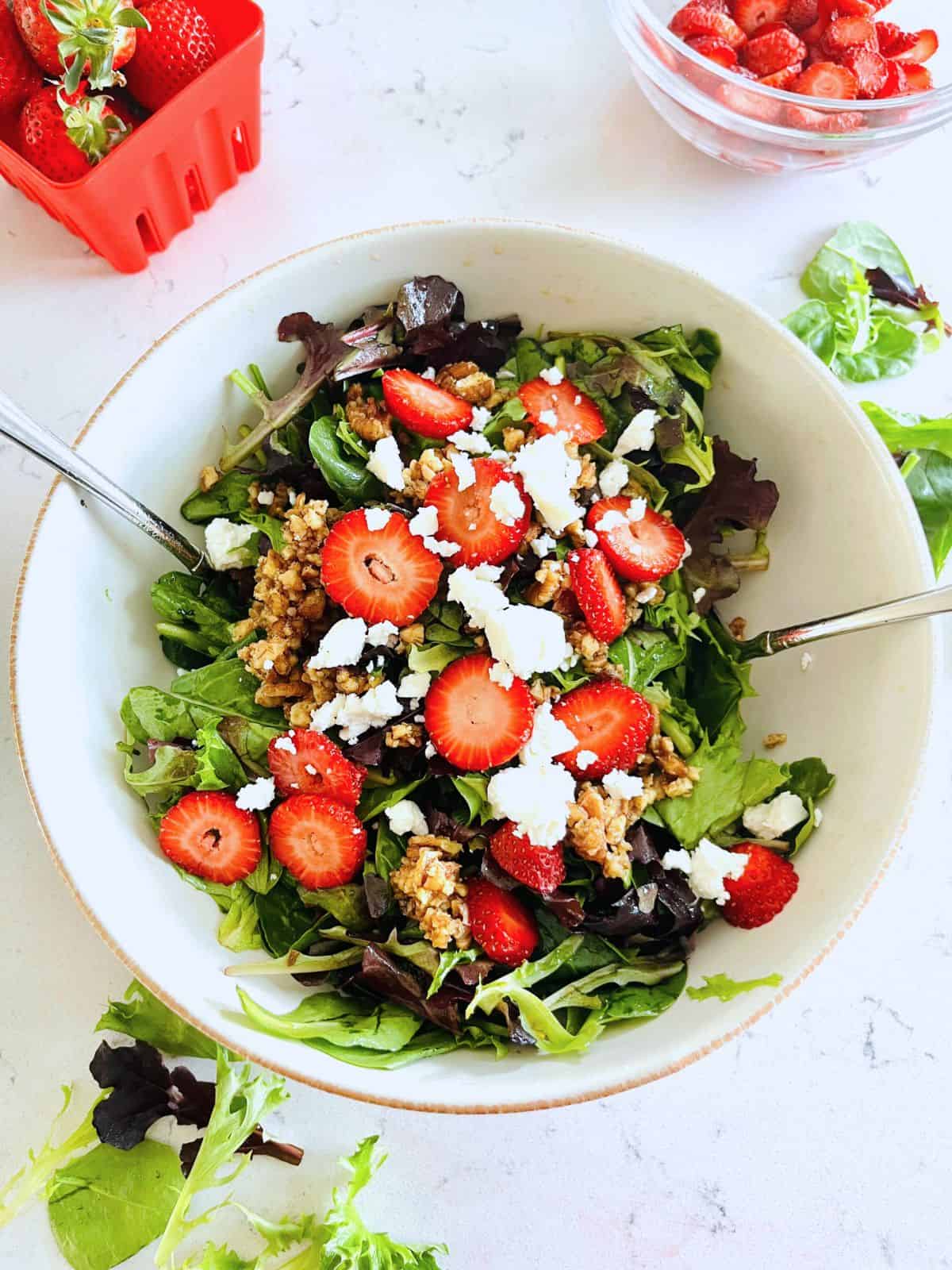 pecan-strawberry-salad