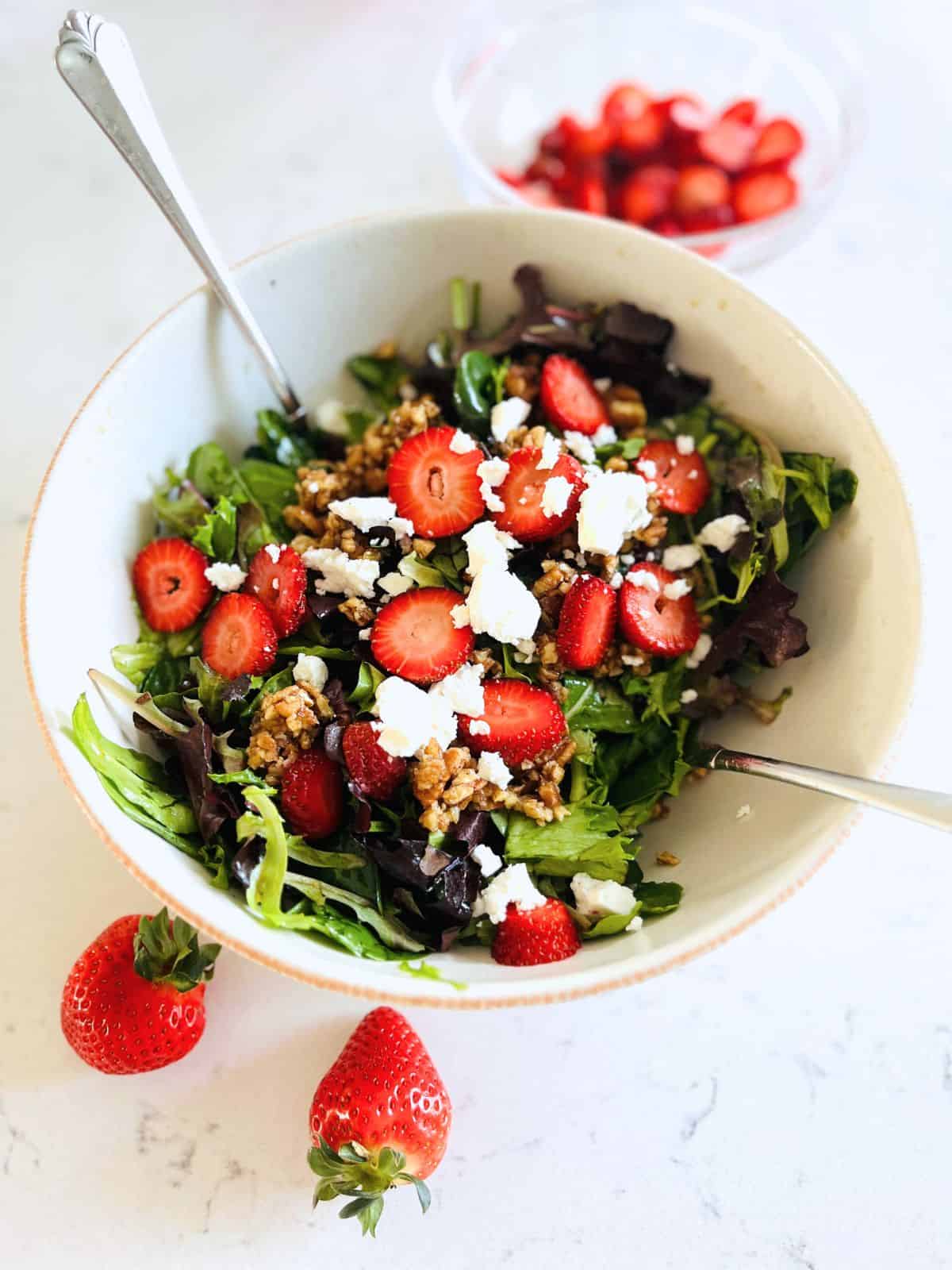 pecan-strawberry-salad