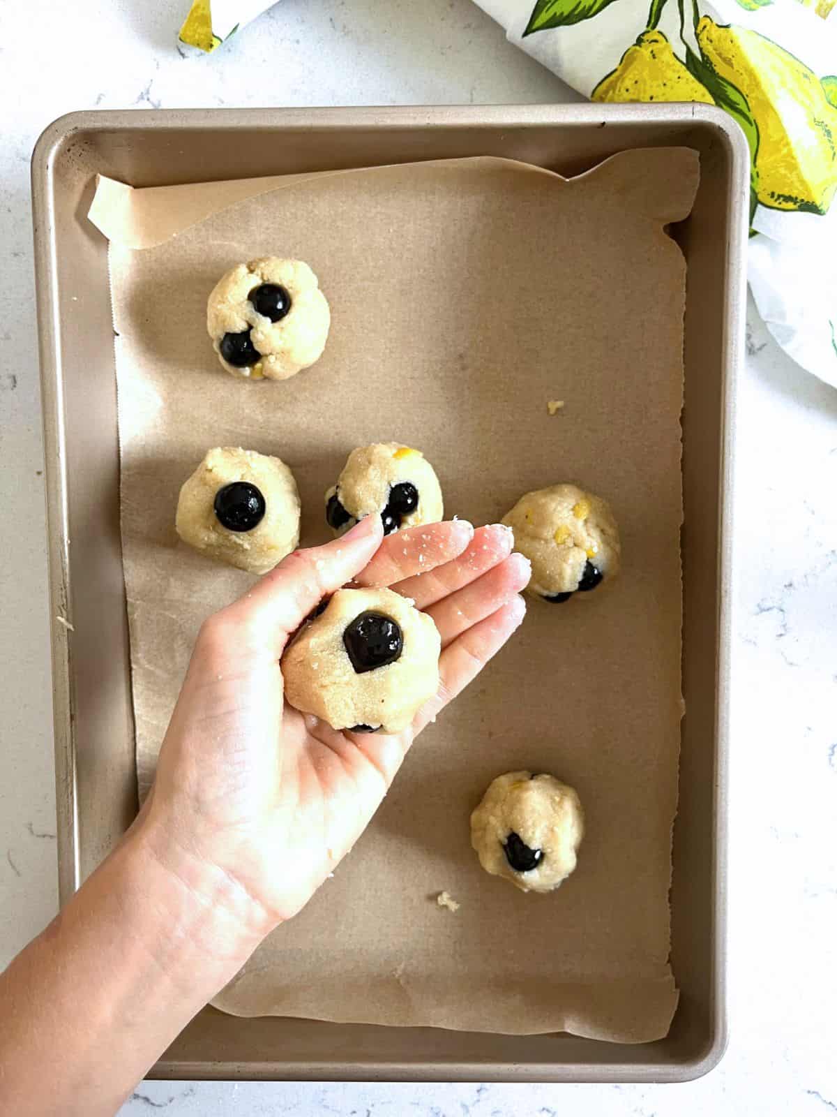 form-lemon-blueberry-cookies