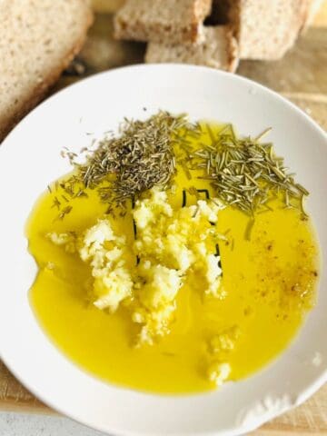 Olive-oil-dip-for-bread